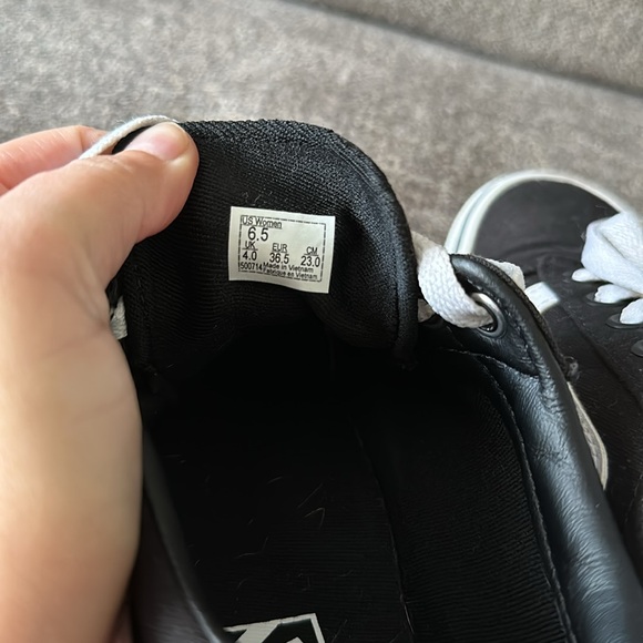 Women’s Vans Ward women’s shoes. Size 6.5 - Picture 14 of 15